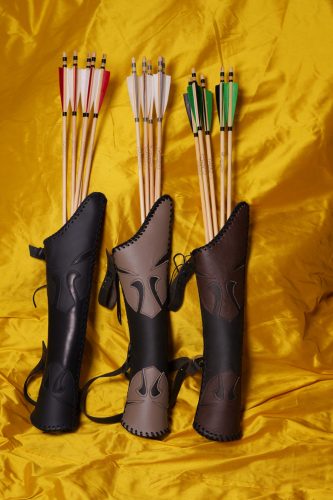 Short quiver with belt straps