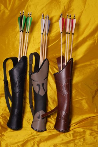 Short quiver with back straps